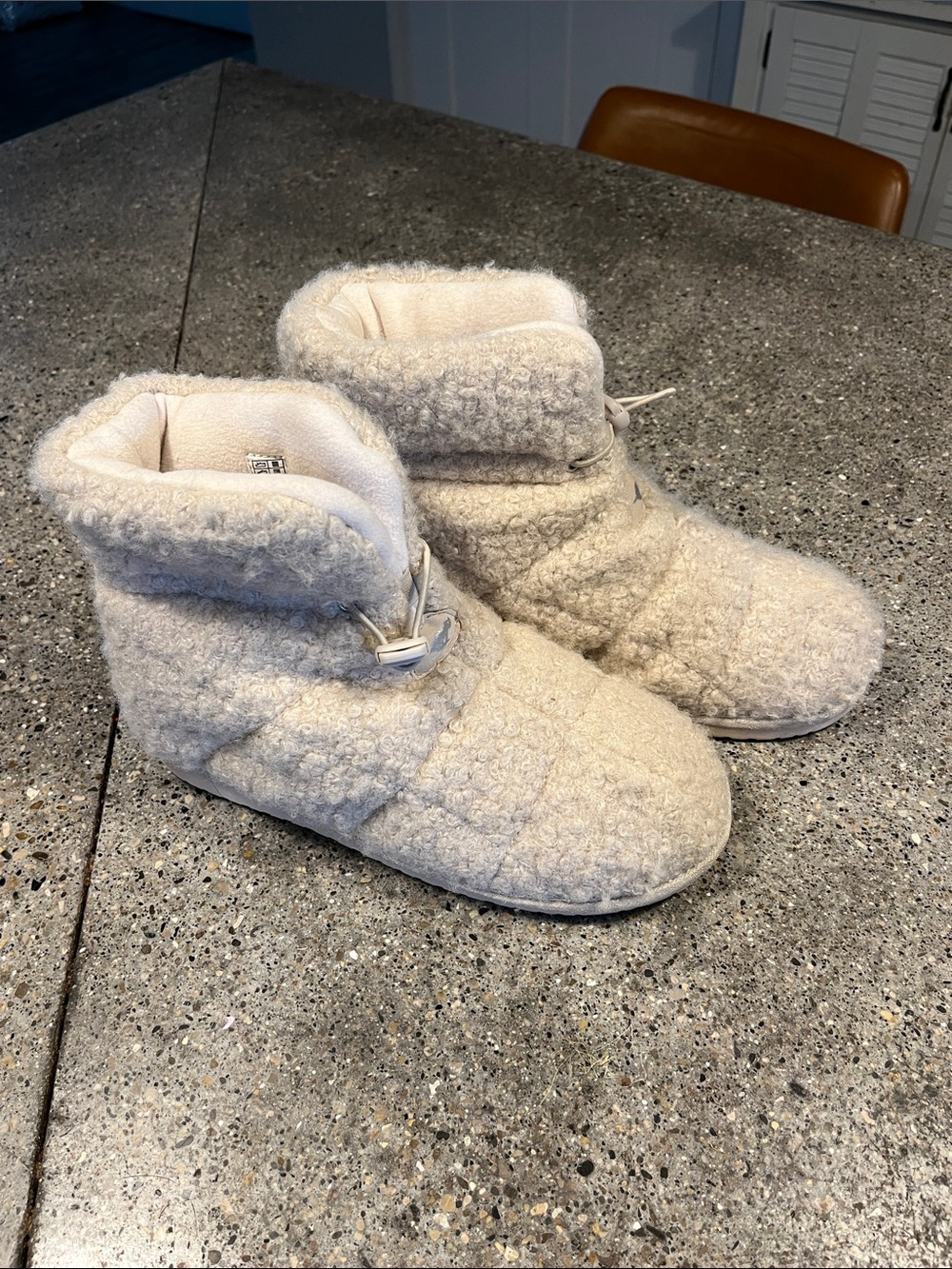NWOT Rocket Dog Sherpa Bootie Slippers in Cream